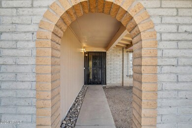 4-web-or-mls-E Cambria Dr-004