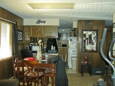 DR of Main Floor 2 BR Apt<|><|>