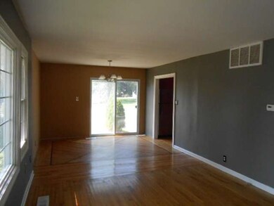 322 Tulsa Ave, Carpentersville, IL 60110 - photo 6