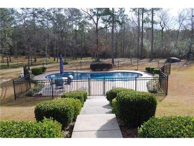 Swimming Pool/Hot Tub/Sauna.