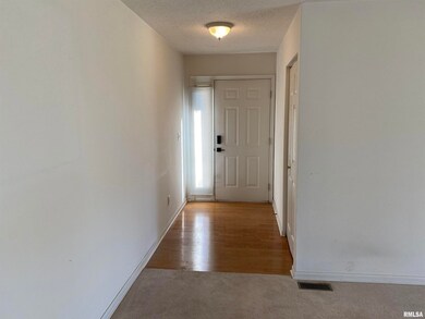 4537 N Thornhill Dr unit 101, Peoria, IL 61615 - photo 4