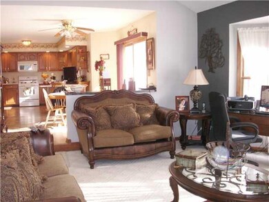 7158 Mallard Ct, Niagara Falls, NY 14304 - photo 5