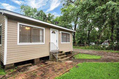 1114 Charnwood St, Houston, TX 77022 - photo 2