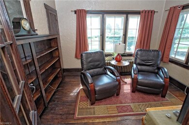 Sitting room on first floor can also be used as a 