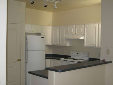 Kitchen showing brkfst bar