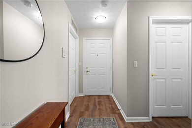 23003 Chandlers Ln unit 230, Olmsted Falls, OH 44138 - photo 7