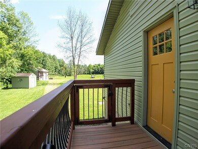 Side entrance with Trex composite decking welcomes
