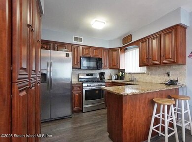 301 Monahan Ave, Staten Island, NY 10314 - photo 7
