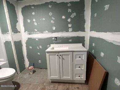 39 G B Dr, Readsboro, VT 05350 - photo 2