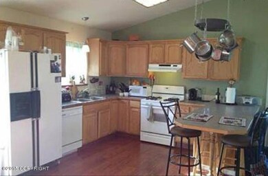 Spacious kitchen - easy to entertain!