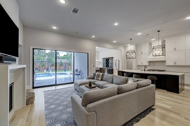 359 Wycliffe Dr, Houston, TX 77079 - photo 7