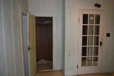 BEDROOM 1 CLOSET
