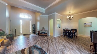 Bright Entry w/High Ceilings