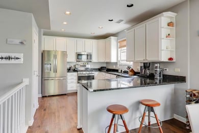 645 W Briar Place unit 4, Chicago, IL 60657 - photo 7