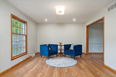 814 W Swan St-16