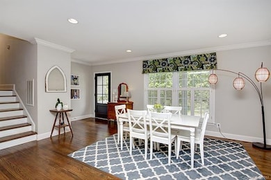 Entryway into dining area