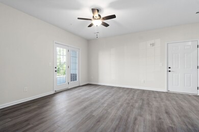 229 E Johnson Cir unit B-111, Clarksville, TN 37040 - photo 2