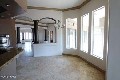 023-300758 breakfast room 3