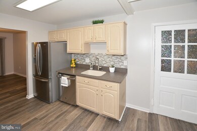 8003 W Point Dr, Springfield, VA 22153 - photo 4