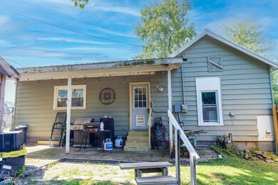 206 W Washington St, Waynetown, IN 47990 - photo 2