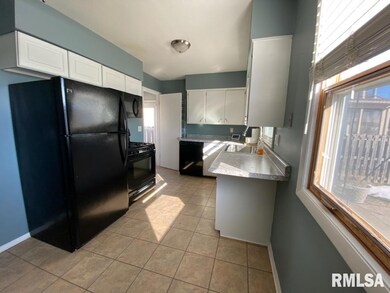 2517 W 13th St, Davenport, IA 52804 - photo 3