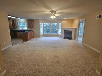 711 16th Ave unit U204, Grinnell, IA 50112 - photo 3