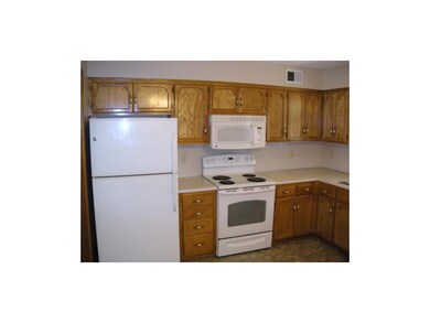Look at all those cabinets!  All appliances stay w