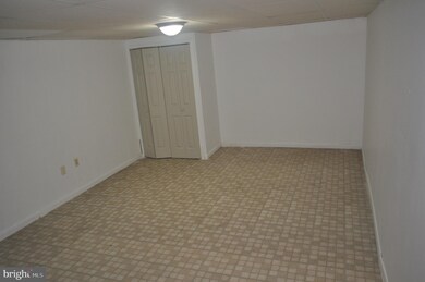9302 Jarrett Ct, Montgomery Village, MD 20886 - photo 4