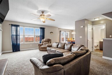 Spacious living room 