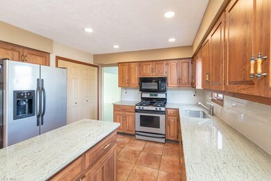 21400 Queen Anns Way, Cleveland, OH 44126 - photo 2