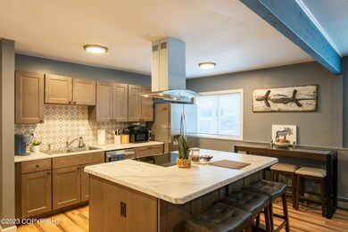 30-Unit 4 Kitchen_ELI08486-HDR