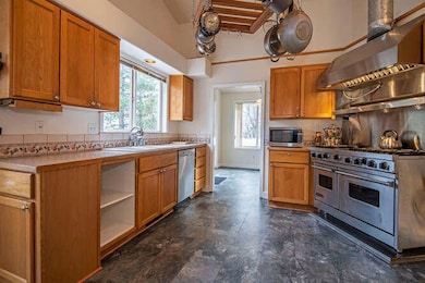 1881 NE Snowbird Ct Bend OR-small-005-00