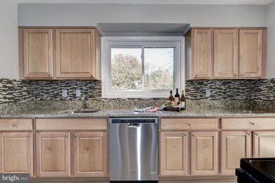 806 Janneys Ln, Alexandria, VA 22302 - photo 6