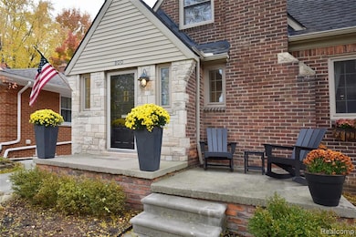 800 Maplegrove Ave, Royal Oak, MI 48067 - photo 2