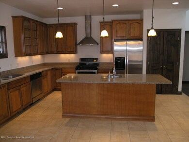 213 Juniper - kitchen2 (2)