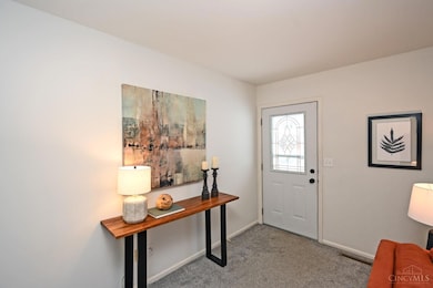 11995 Wincanton Dr, Cincinnati, OH 45231 - photo 3