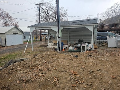 615 Deschutes Ave, Maupin, OR 97037 - photo 5