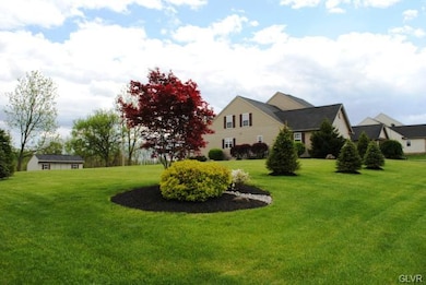 2165 Woodridge Dr, Macungie, PA 18062 - photo 3