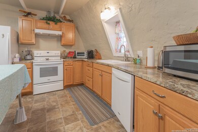 404 Private Road 3502, Hondo, TX 78861 - photo 6