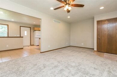 1666 9th St NW, Cedar Rapids, IA 52405 - photo 4