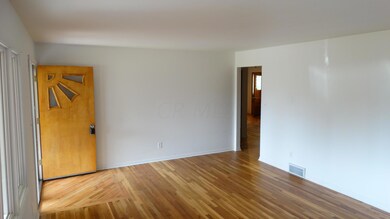 1174 Urban Dr, Columbus, OH 43229 - photo 5