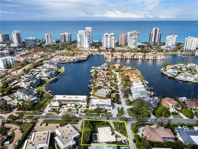 So Convenient to Shopping, Dining and Beaches