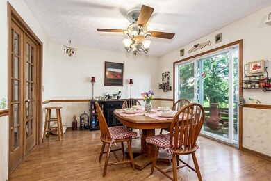 1282 Serenity Eating Area