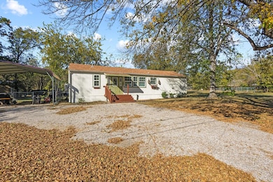 105 Reich St, Bonham, TX 75418 - photo 2