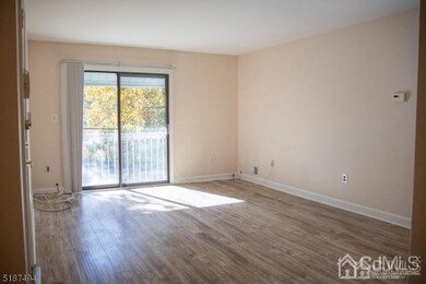 117 Crabapple Ln unit 322, Franklin Park, NJ 08823 - photo 5