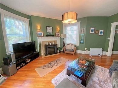 8 Colbourne Crescent unit 2, Brookline, MA 02445 - photo 4