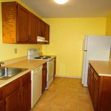46 Evergreen Rd unit 309, Leeds, MA 01053 - photo 3
