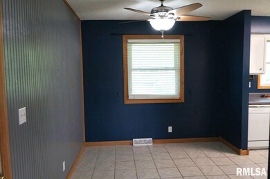 1115 Meadow Lane Dr, Bettendorf, IA 52722 - photo 4