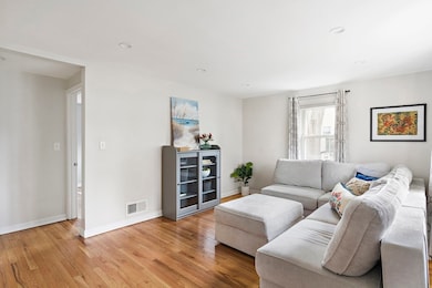 28 Mohawk Rd, Burlington, MA 01803 - photo 2