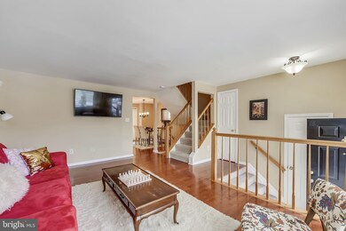 13810 Fount Beattie Ct, Centreville, VA 20121 - photo 7